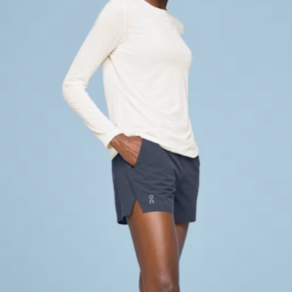 ON women’s Essential short blue size XL NWT athletic